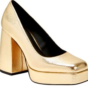 Beautful gold block heel platform shoe. Size 8 1/2